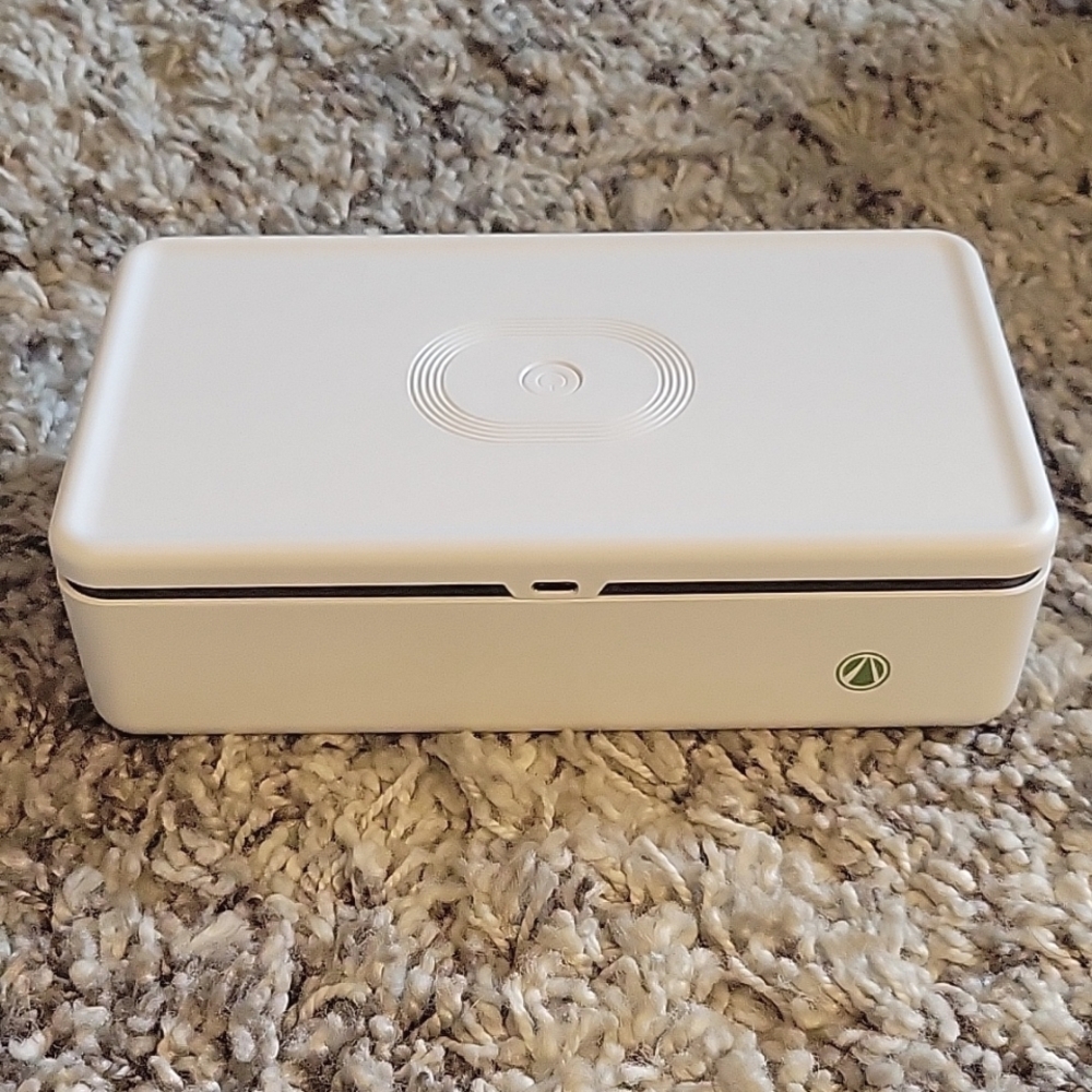 NWOT Wireless Charging Clean Box